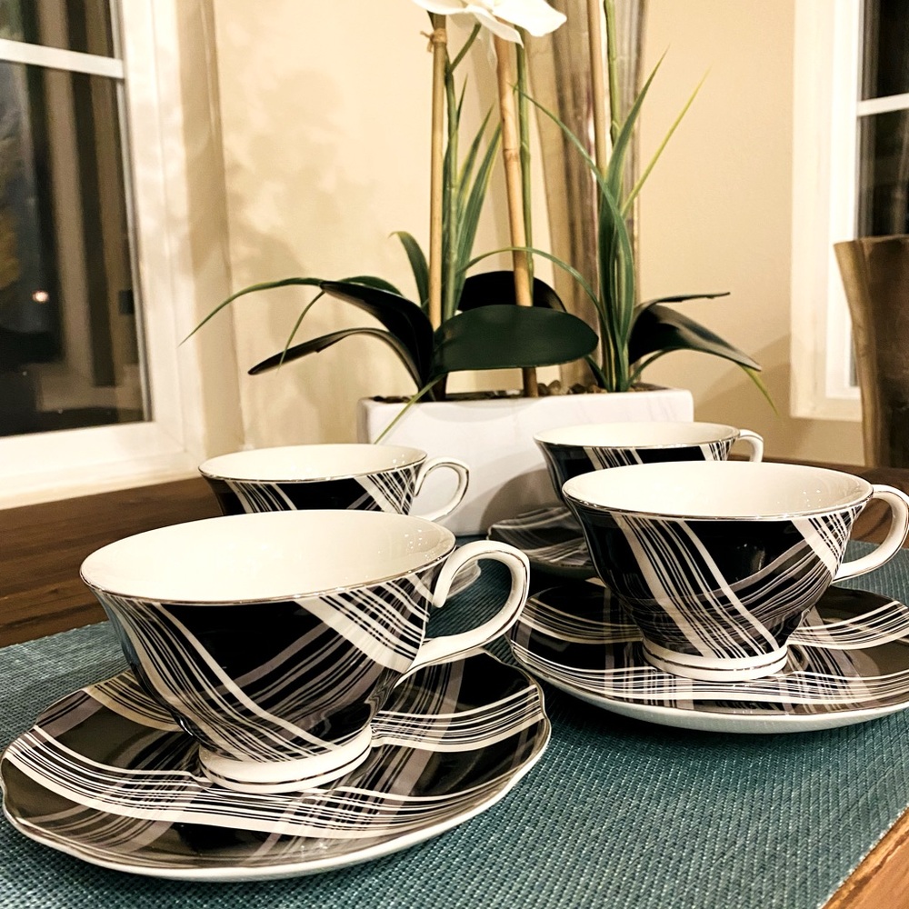 Grace’s Tea Ware Black and White Plaid Teaware 4 Tea Cups and Saucers